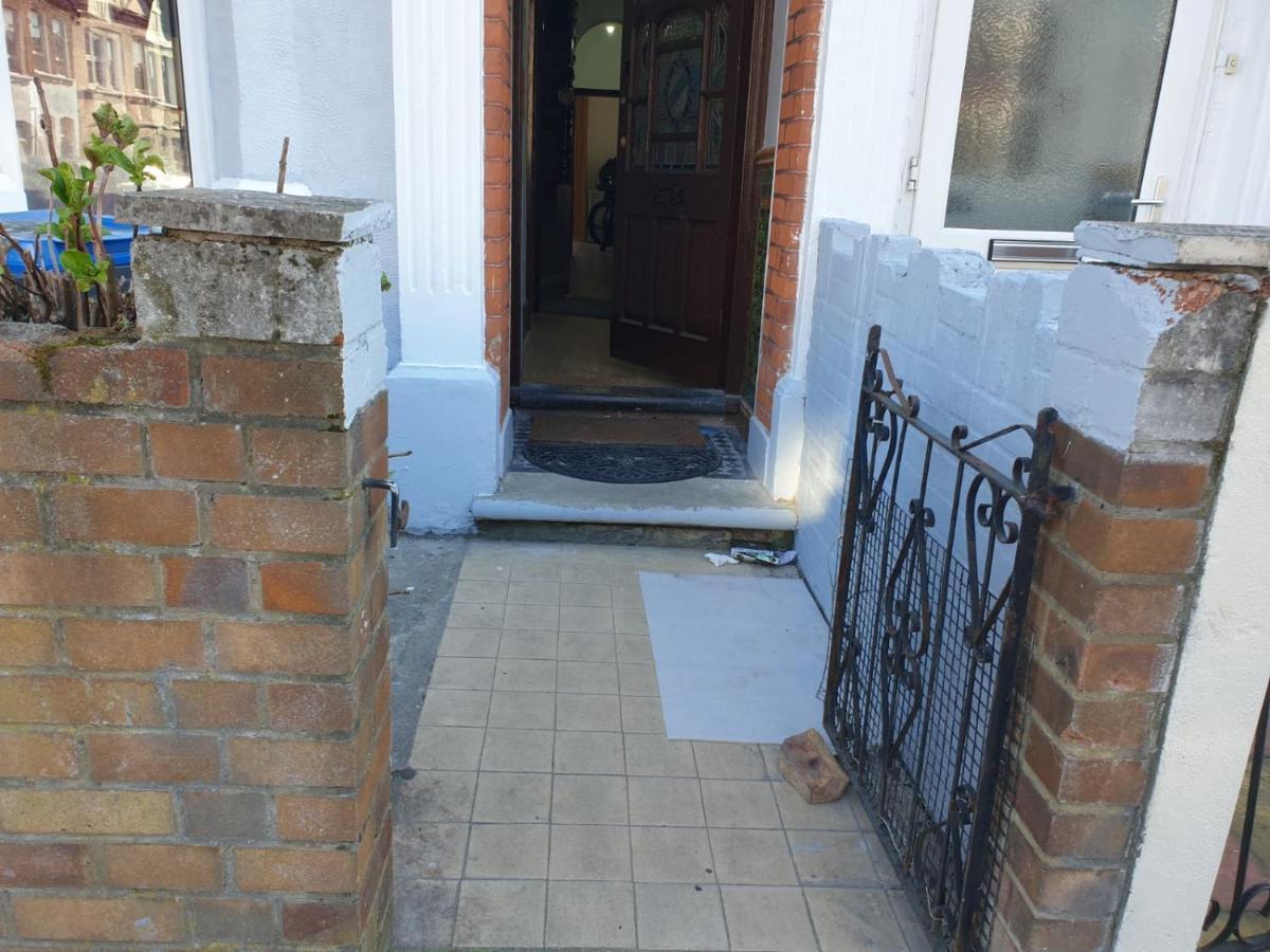 Burney Tomar House Croydon Exterior foto
